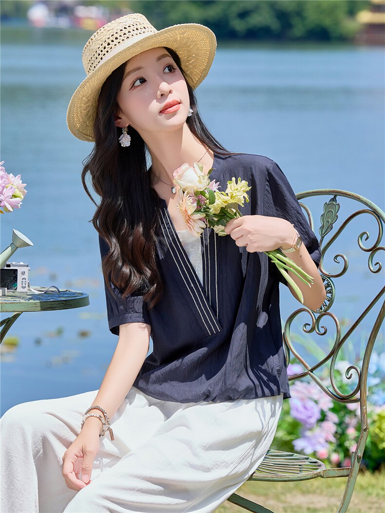 时尚休闲烫钻假两件小衫女2026夏季新款宽松遮肉显瘦短袖上衣,女装衬衫,余墨