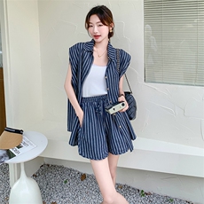 条纹衬衫短裤两件套女夏季2025超火独特绝美韩系休闲高级感一整套，女装套装/套裙，维壹