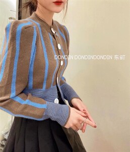 现货
撞色条纹开衫毛衣图片