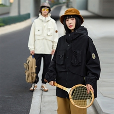 黑色