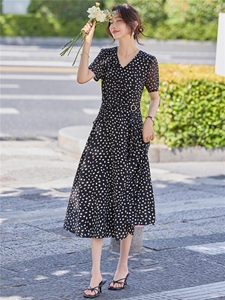现货优雅2026年夏季好看印花显瘦气质女人味沙滩通勤连衣裙图片