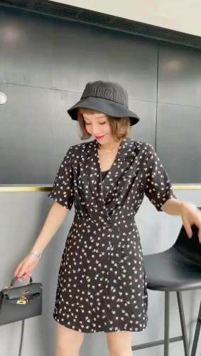 现货：夏季新款连体短裤，女装，花之妖影