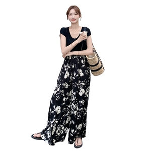 时尚复古印花减龄吊带裤套装女夏季2025新款一整套短袖上衣两件套图片