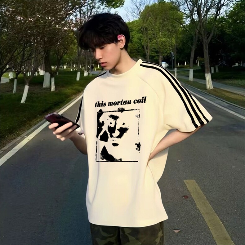 抖音得物品质二开240克宽松纯棉美式潮牌印花三条杠中性风短袖T恤,男装T恤,电商A486
