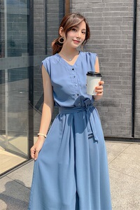 2025新款夏装仙的小众蓝色无袖中长款大摆连衣裙通勤宽松气质裙子图片