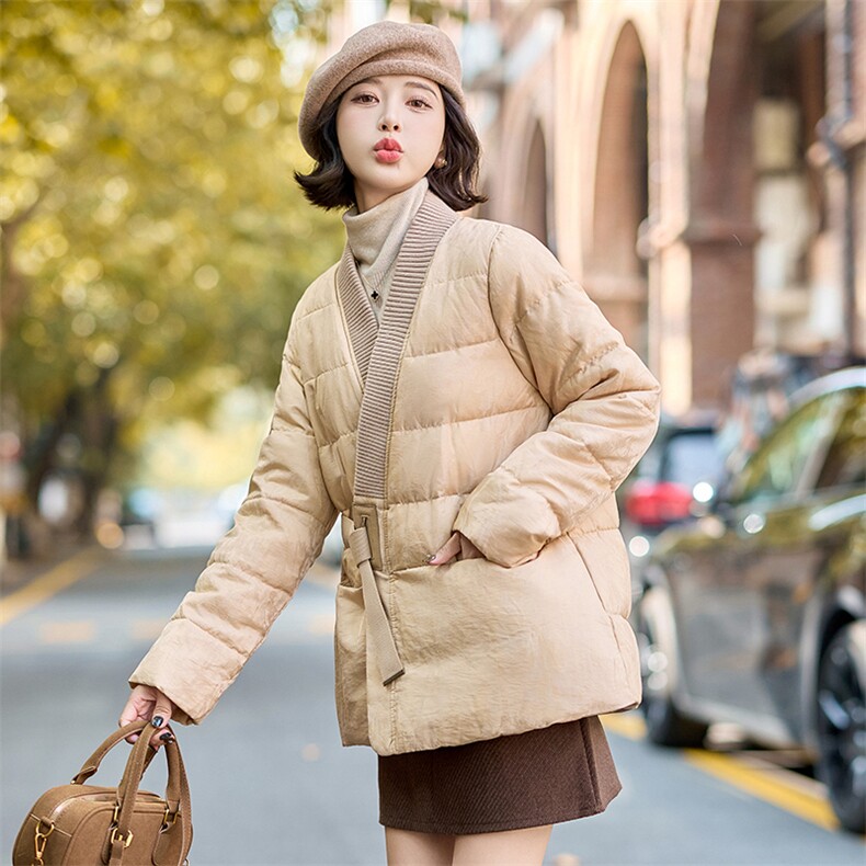 2025年冬季A字小个铜氨丝羽绒服冬装女浴袍式系带收腰V领复古提花,女装羽绒服,韩蜜菓