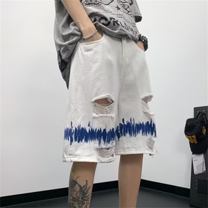 破洞牛仔短裤男夏季潮牌美式痞帅休闲裤子毛边炸街设计感,静冈机场穿搭明星图片