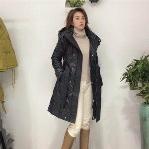 轻薄款羽绒服图片