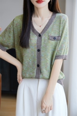 撞色冰丝针织V领短袖T恤女2025夏小香风拼色显瘦上衣假开衫套头t，女装针织衫/毛衣，唐诺