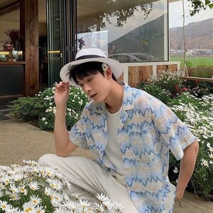 2025夏季新款潮牌白色褶皱设计短袖衬衫男款休闲轻奢个性男士衬衣图片