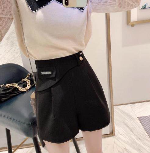 现货松紧腰时装款短裤，女装，秀禾