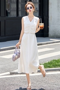 时尚气质无袖V领连衣裙女2025年夏季新款修身显瘦洋气减龄长裙子图片