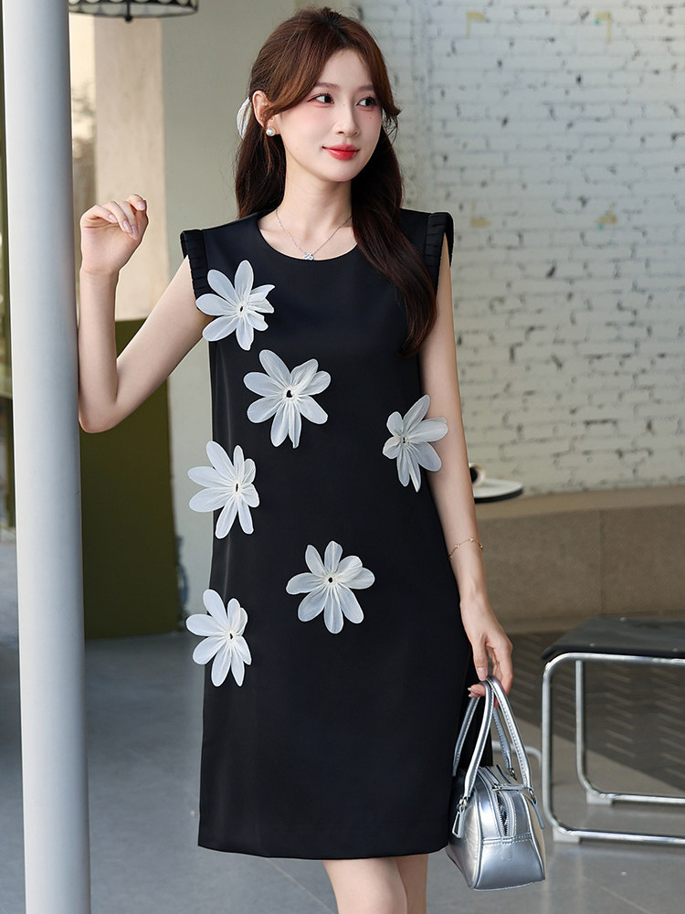 黑色立体花朵无袖连衣裙新款女夏设计感休闲小个子小香风背心裙,女装连衣裙,心心服饰