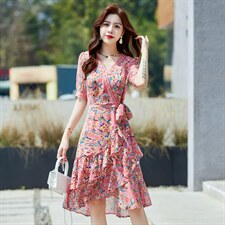 2023夏季新款优雅气质V领时尚不规则裙摆腰部系带收腰长裙，女装连衣裙，贵人树