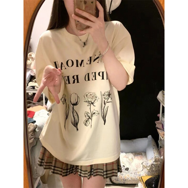 T0638-P30 奶杏色花朵字母纯棉舒适印花短袖 学生宽松百搭图片