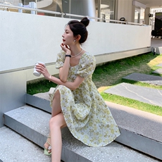 法式方领碎花连衣裙女雪纺中短款夏2025流行气质收腰泡泡袖裙子，女装连衣裙，2C229
