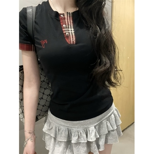H0970-P35推荐#格子+刺绣包边拉肩修身短袖T恤图片