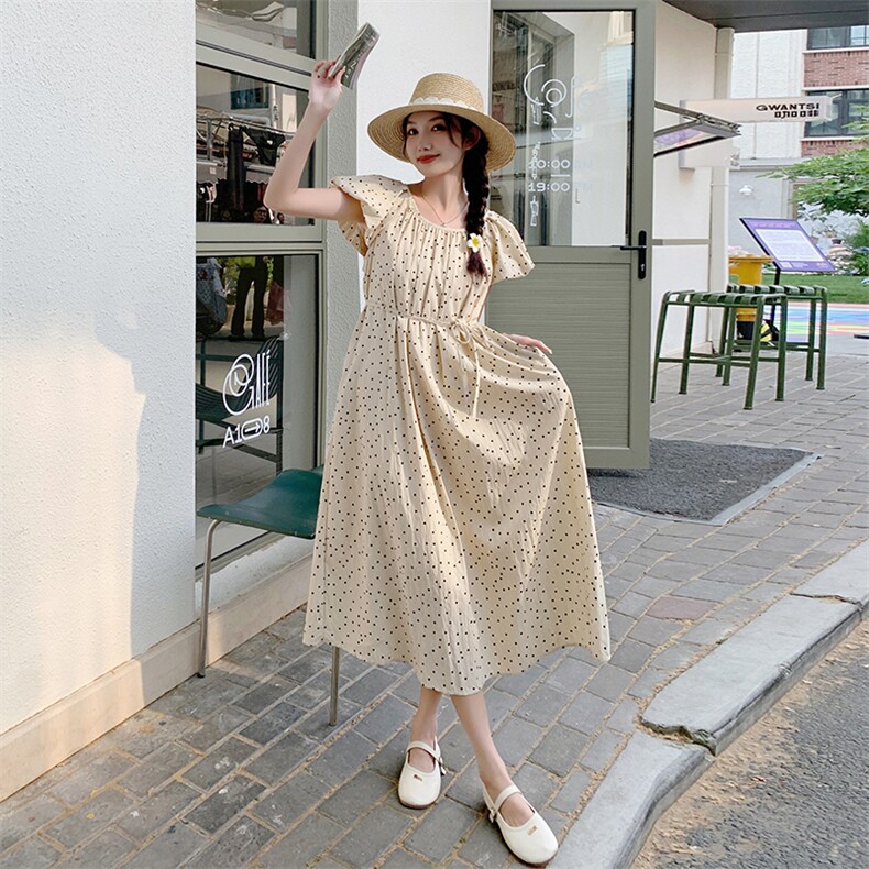 白色波点小飞袖连衣裙女2024夏新款韩版宽松显瘦慵懒风中长款裙子,女装连衣裙,蝶眷
