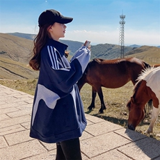 高级小众休闲运动三条杠蓝色卫衣外套女春秋超火好看宽松夹克上衣，女装短外套，浙宝182A