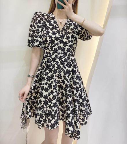 夏季新款不规则连衣裙，女装连衣裙，米社