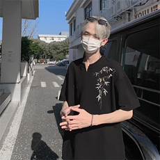 黑色
