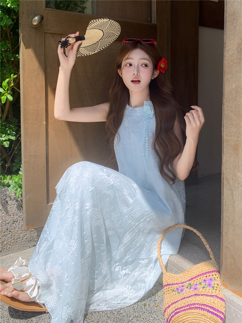 法式蕾丝挂脖连衣裙2026新款夏季高级气质立体花朵长裙宽松显瘦,女装连衣裙,冬木谷雨