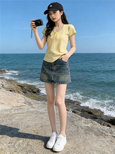 时尚气质套装裙女夏季新款显瘦V领蕾丝拼接针织衫牛仔短裙两件套图片
