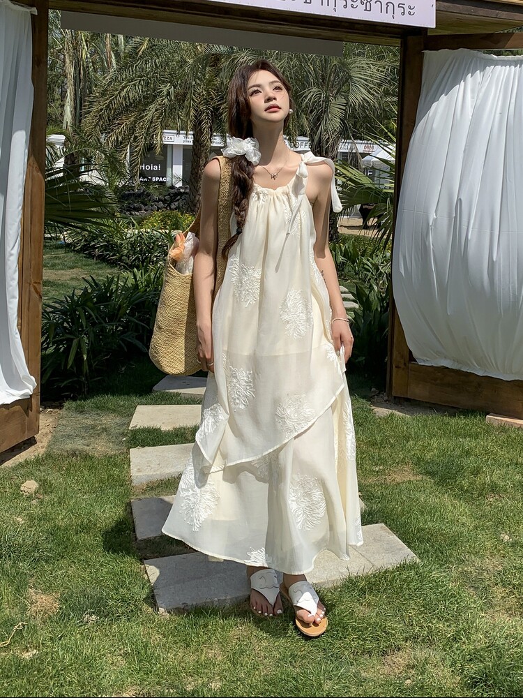 白色清冷松弛感穿搭女2025夏日新款绣花吊带上衣漂亮半身裙,女装连衣裙,2C032