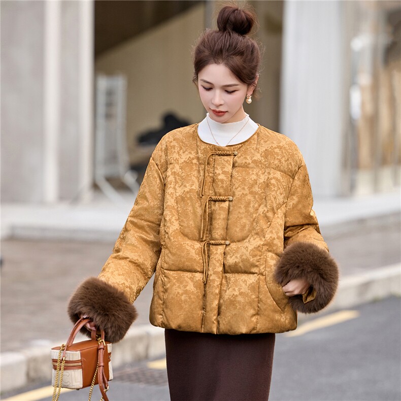 时尚立领羽绒服女2025冬季新款新中式宽松洋气短款90白鸭绒外套,女装羽绒服,姿衣坊