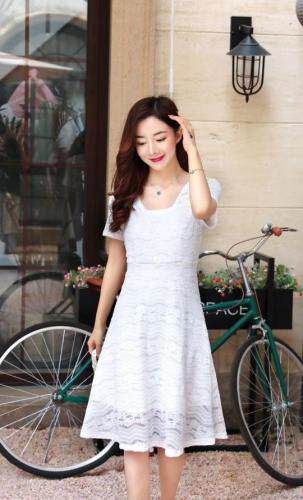 【现货】夏季新款蕾丝优雅气质短款连衣裙，女装连衣裙，芷炫