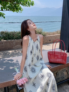 复古碎花度假风吊带连衣裙女2025夏季新款法式桔梗茶歇显瘦长裙子图片
