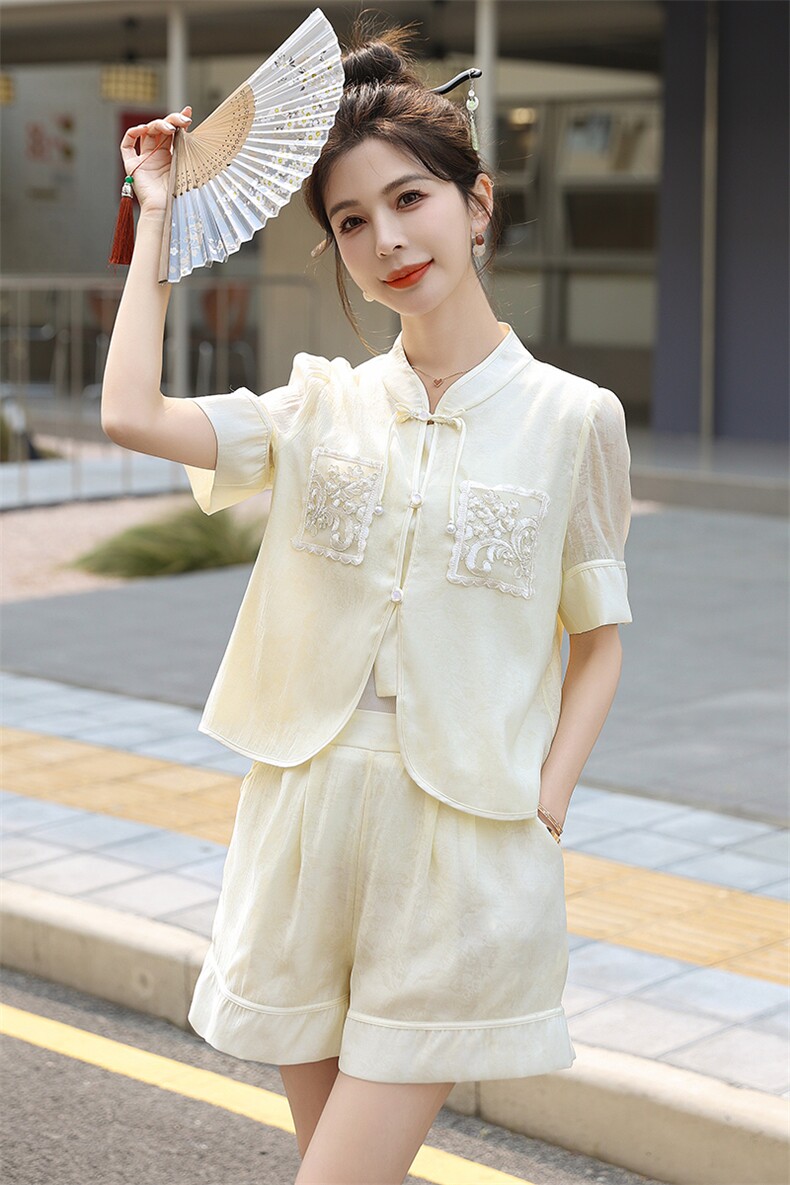 现货可推2025夏装新款小个子新中式刺绣盘扣气质小衫短裤两件套女,女装套装/套裙,天丽