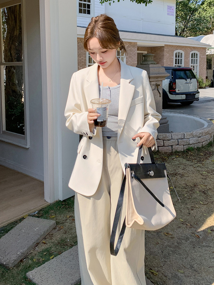 白色西装外套女设计感小众2025春季新款西服女可盐可甜休闲小西装,女装西装,秋水欣儿