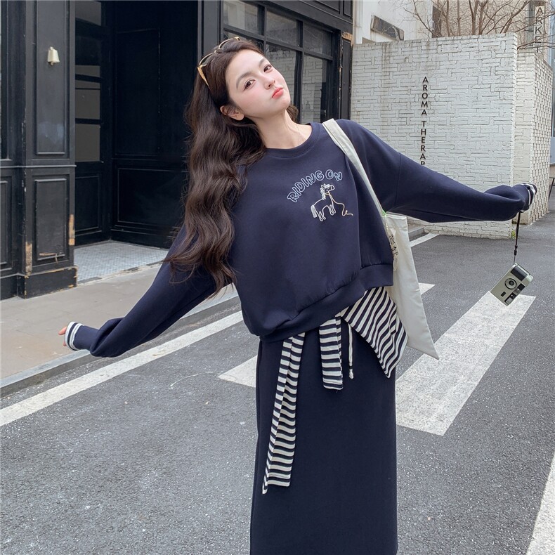 【新品】马年刺绣卫衣半身裙套装带披肩,女装套装/套裙,2B076