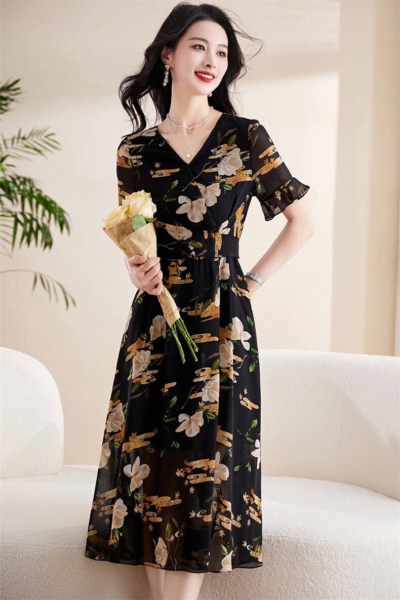 现货碎花长款V领连衣裙2023年新款夏季法式系带显瘦遮肉a字版长裙,女装大码女装,琦鑫阁（原依鑫阁）