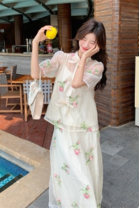 薄纱刺绣蝴蝶结上衣小吊带半身裙套装女2025夏新款绝美气质三件套图片