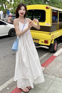 2025年夏季不规则清新甜美文艺/优雅吊带连衣裙大摆裙图片