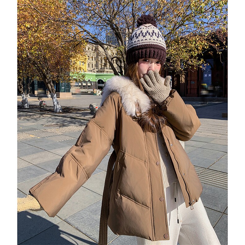 大毛领设计短款宽松羽绒服女2024冬新款气质白鸭绒羽绒服收腰外套，女装羽绒服，千寻
