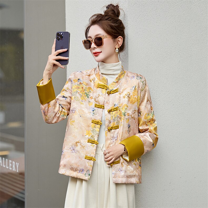 新中式盘扣羽绒服女2025冬季新款黄色提花唐装白鸭绒短款外套,女装羽绒服,衣之秀