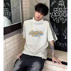 抖音得物品质二开240克宽松纯棉美式潮牌印花三条杠中性风短袖T恤图片