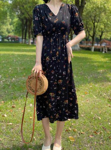 碎花复古风连衣裙，女装连衣裙，Must Bloom绽放