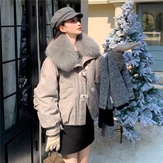 灰色