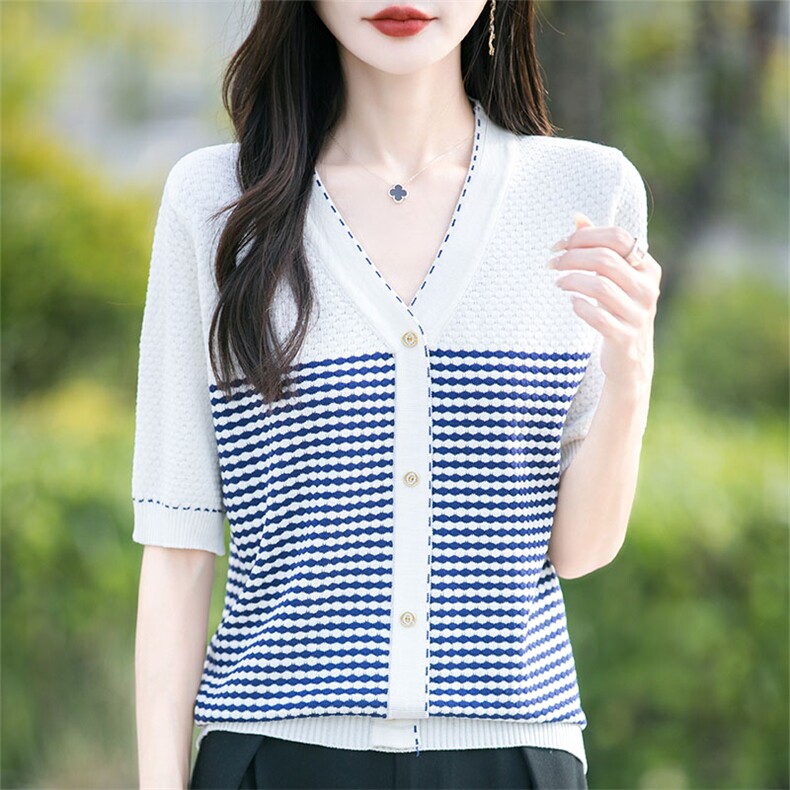2025夏季新款V领撞色格子短袖针织衫T恤女宽松显瘦百搭气质小衫潮,女装T恤,萱芳婷羊绒