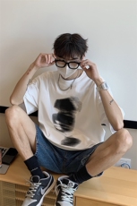 2024年新款男士宽松港风人脸抽象印花大码T恤A071-5520-P28，男装T恤，电商A071