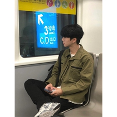 军绿色