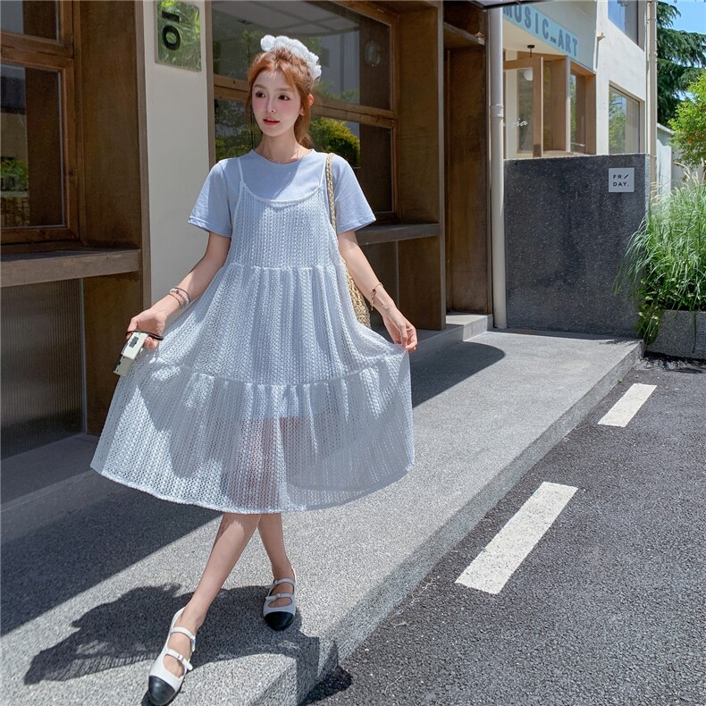 法式奶系甜妹蕾丝吊带裙套装女夏季时尚镂空连衣裙打底T恤两件套，女装连衣裙，2C307