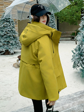 现货已出时尚显瘦黄色羽绒冲锋衣女冬季保暖外套，女装羽绒服，乐吉娜