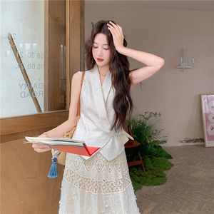 轻奢超好看套装裙女2026夏新款法式温柔V领马甲拼接半身裙两件套图片