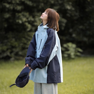 815A-MJ78392-65特秋冬拼接工装服三防冲锋衣外套夹克女模,白色三叶草搭配什么裤子图片