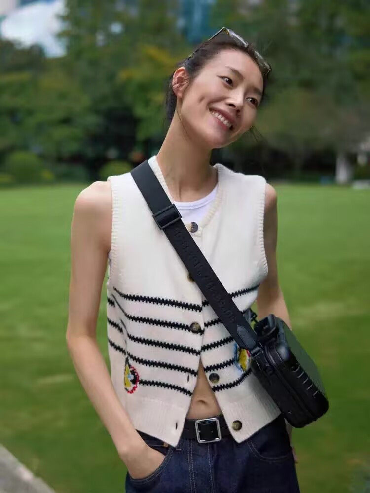 2025舒适百搭简约秋冬新款保暖软糯圆领短袖条纹针织衫，女装羊毛衫，莺澜羊绒